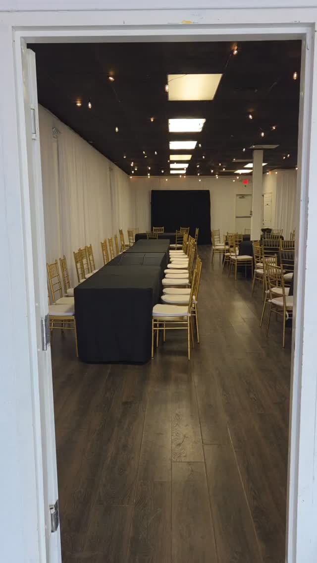 Our blank canvas is ready to be customized with your event theme. Come see our space in person. visit www.ujimasocials.com call/text 945.343.3124
#eventvenue #eventspace #babyshowervenue #birthdaypartyvenue