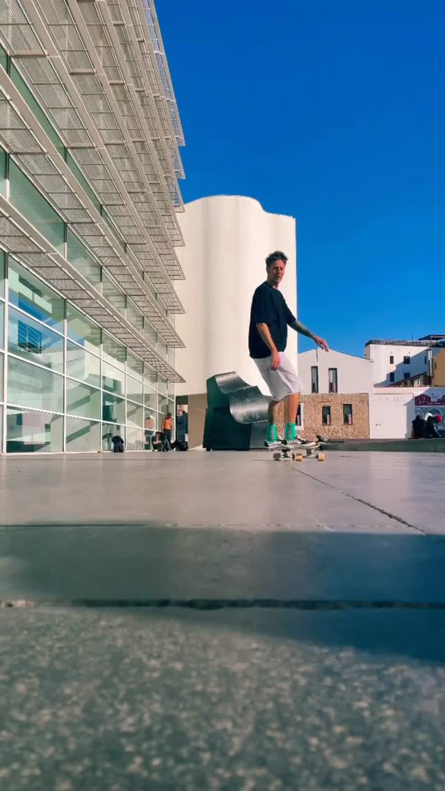 Wait til the Macba pigeon appears 😍🕊️