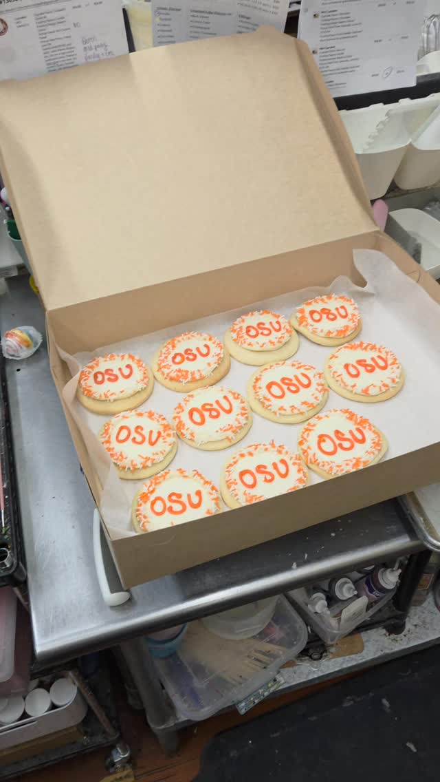 When we say book your orders as soon as you can, this is why....
12 cakes, over 600 cupcakes, 200 sugar cookies and a whole lot to celebrate last weekend!