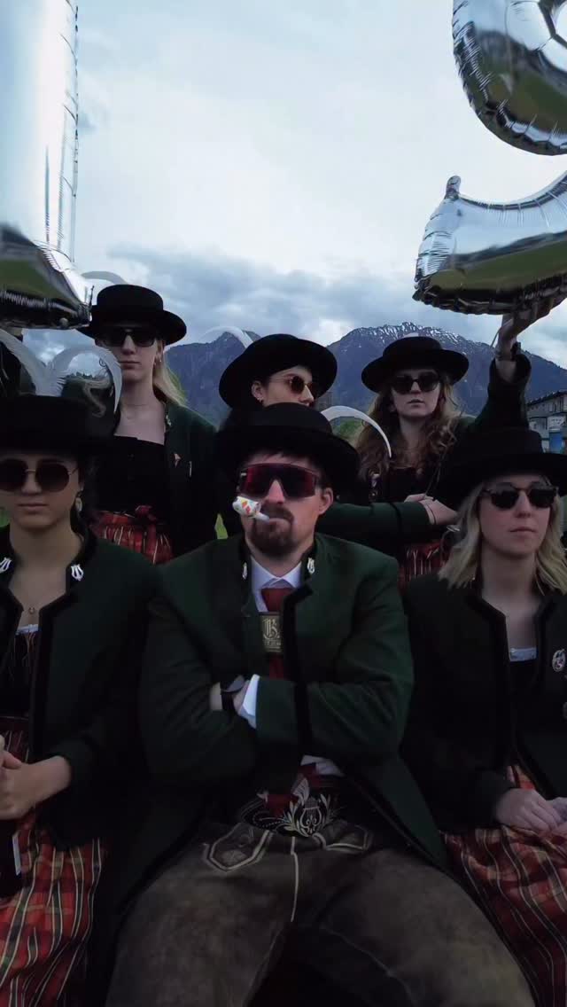 Die Vorfreude? Groß.
Die Pläne fürs Wochenende? Auch. 😎🔥 Zeit, ordentlich zu feiern. 🍻🎺