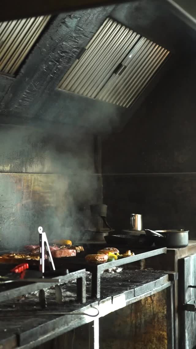 At Siga La Vaca, good food always begins with the grill. Tagliata is a perfect example of that. A well grilled steak, sliced and served with simple ingredients that let the flavour of the meat stay at the centre of the plate. 🥩🔥
