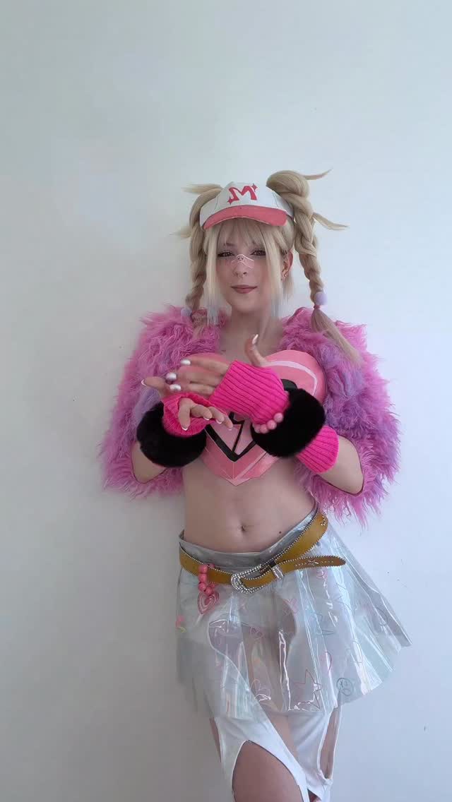 would you guys believe me if I said the lil phone cost €18 and makes noises and lights up #magik #cosplay #marvelrivals #illyanarasputin #newmilleniamight
