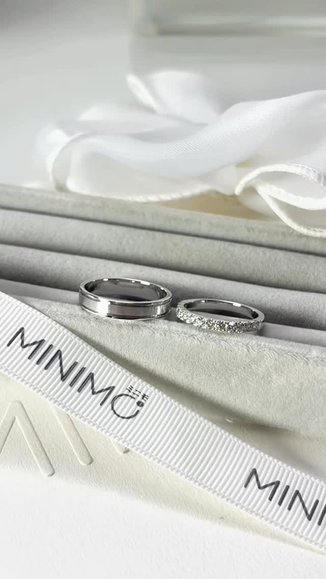 Simple and minimal, yet it holds a love that will endure a lifetime. 🕊️ • 18K White Gold ✨💍
.
Budget : 5x,xxx THB +/-
.
ลูกค้าที่สนใจแวะมาชมสินค้า รบกวนนัดหมายล่วงหน้าก่อนนิดนึงนะครับ ☺️
.
ตัวเรือนทองแท้ พร้อมเพชรแท้ธรรมชาติ ใบเซอร์ GIA
.
มีหน้าร้าน พร้อมบริการหลังการขายทุกเรื่อง ดูแลลูกค้ามาแล้วกว่าสามพันคู่ ชมรีวิวจากลูกค้าได้ที่ >> https://www.minimojewelry.com/testimonial
.
ดูแบบแหวนทั้งหมดได้ที่ —> https://www.minimojewelry.com/weddingringsdesign
.
** แถมฟรี เลเซอร์สลักชื่อ เลือก Font ที่ชอบได้
** พร้อมกล่องแหวนสวยๆสำหรับเข้าพิธี
.
💎 Inbox: m.me/minimo.jewelry
💎 Line: @minimo.jewelry (มี @)
💎 Web: http://minimojewelry.com
💎 Call: 092-456-9509
.
** เนื่องจากงานของทางร้านเป็นงานสั่งทำตามความต้องการของลูกค้า ราคาจึงอาจมีการปรับเปลี่ยนตามดีไซน์ สเปคเพชร ไซส์แหวน และราคาทอง/เพชร ในแต่ละช่วงเวลาครับ
.
#minimojewelry #แหวนคู่ #แหวนแต่งงาน #แหวนเพชร #แหวนหมั้น diamond diamondring แหวนเพชรแท้ เพชรGIA engagementring ทองแท้ เพชรแท้ weddingring เพชรแท้ราคาโรงงาน แหวนเพชรGIA weddingring แหวนชู แหวนหมั้น ring ใบเซอร์gia เพชรน้ำ100 งานแต่งงาน เซอร