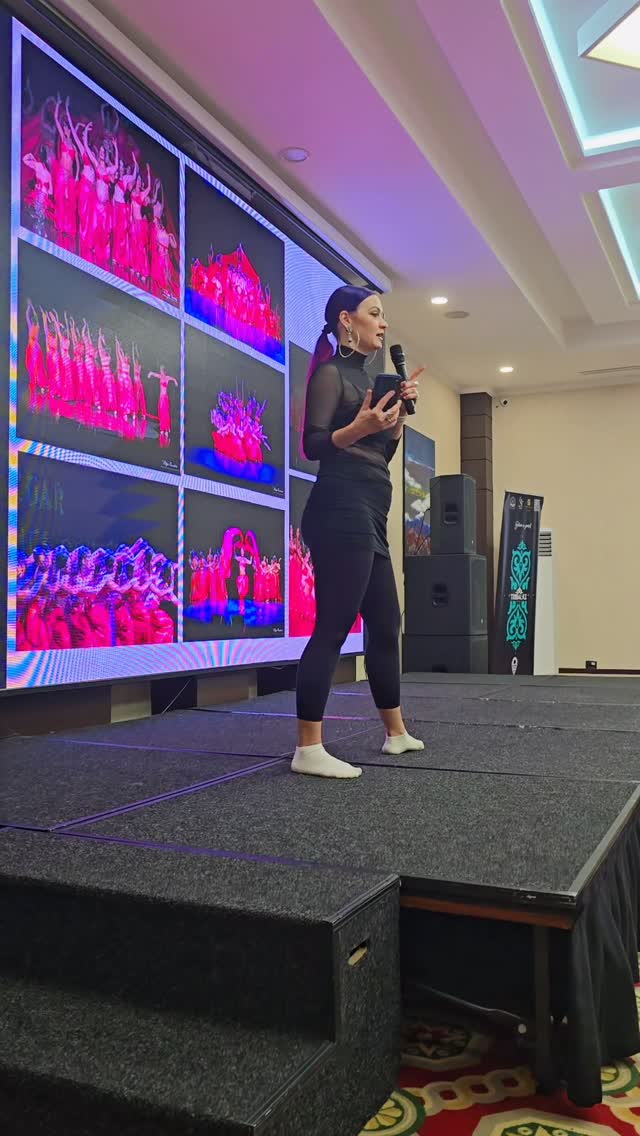 Opening all my favorite choreography secrets in The Art of Perspective ✨ From stage pictures and visual illusions to the small details that make group choreography feel bigger, stronger and more alive. One of my favorite topics to teach and explore.
Thank everyone who joined this journey ❤️🙏
@tribal_kz 🇰🇿
And many thanks for capturing these moments on video to @tinkinson 🙏❤️🎥