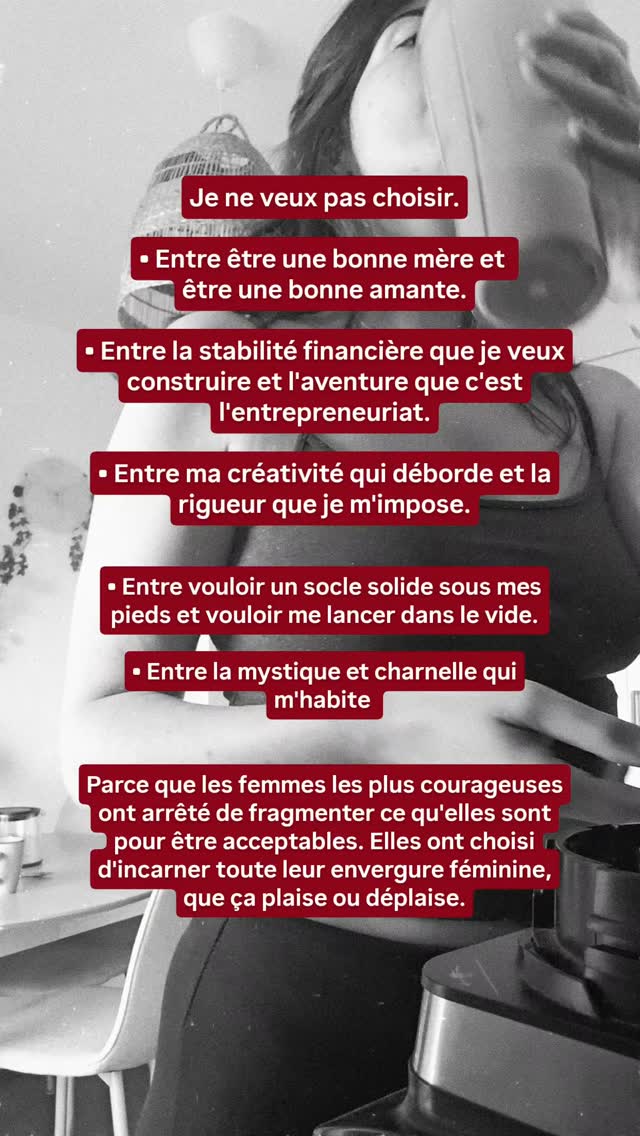 Je veux tout. Et j'assume ce que ça dérange.
Parce que les femmes les plus courageuses que je connais ne sont plus OK de négocier avec leurs propres facettes e elles ont arrêté de fragmenter ce qu'elles sont pour être acceptables.
Elles ont choisi d'incarner de porter leur couronne abec fierté, toute leur envergure féminine ! La mère et l'amante, la bâtisseuse et l'aventurière, la mystique et la charnelle, dans le même corps, dans la même vie, sans demander la permission. Que ça plaise ou déplaise. ELLES ONT FAIM ET ELLES NE VEULENT PLUS LA CACHER.
Ce sont des visionnaires, sensibles, artistes, passionnées, brillantes, battantes, exigeantes.
Et malgré ça, ce que j'ai observé après avoir accompagné toutes ces femmes ces dernières 4 années, c'est que cette fragmentation vient encore du fait qu'elles ne s'autorisaient pas à tenir totalement, sous tous le spectre, leurs facettes en même temps car elles se retrouvent encore à être :
-> La mère qui coupe son désir
-> L'entrepreneure qui étouffe sa mystique
-> La femme charnelle qui cache sa profondeur
-> La cartésienne coupée de sa voie/voix intérieure
Femmes de Chair & de Réel, c'est l'espace où on arrête de choisir et où on descend dans toute son envergure féminine, sans plus avoir à négocier avec ce qu'on EST.
111 jours. 8 femmes. Départ le 5 août.
Des pratiques somato-énergétiques, des mises en actions dans le quotidien, des rdv mensuels, du groupe du mentoring individuel et une retraite immersive en octobre, pour expanser ton énergie de vie !
Si tu es prête à devenir une femme entière, écris-moi en mp chère Reine 👑