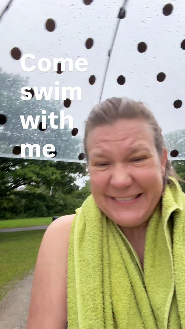 Have you ever tried swimming in the rain? 🌧️ ☀️
Bist du schon mal im Regen schwimmen gegangen? 🌧️☀️
#outdoorswimming #wildswimming #naturetheraphy #joyfulliving #coldwaterswimming