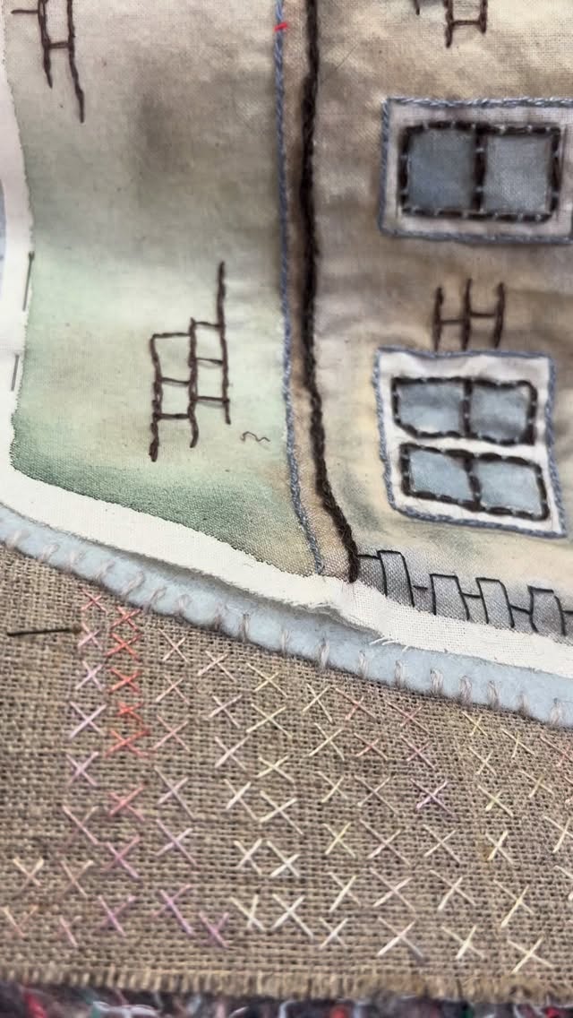 That's a lot of hand quilting .... and a lot more to go ....
#handquilting #handembroidered #handembroidery