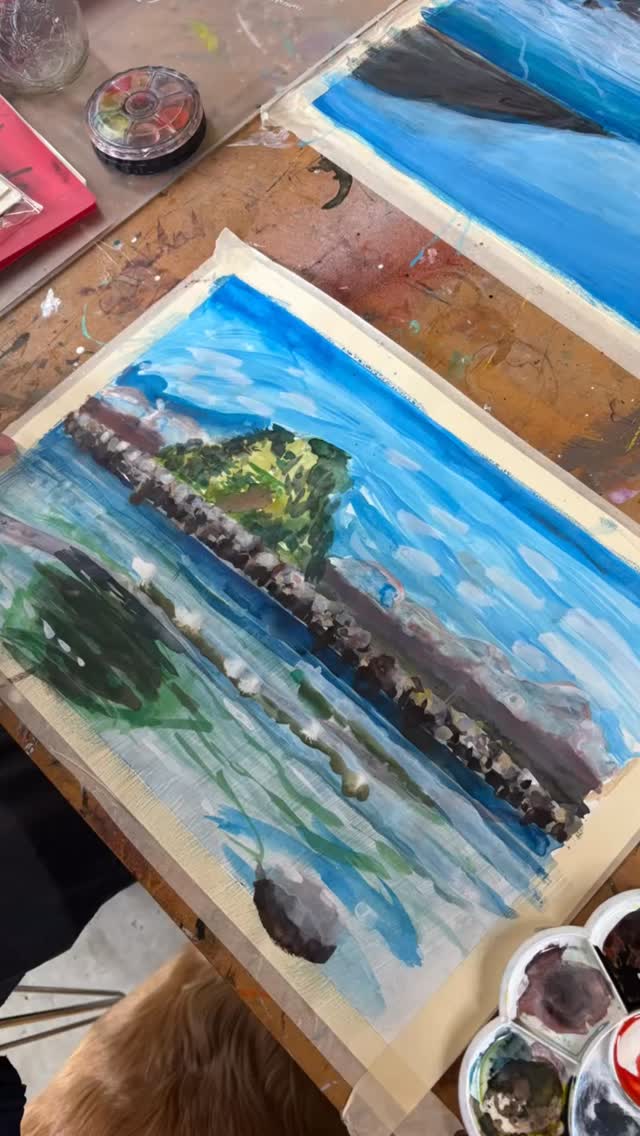 I love that I get to work in a school that values art education for our tamiriki in Southland. Yes reading, writing and maths are important, but don’t let this be the only learning our youngsters engage in. Art helps develop critical thinking and observation skills, it allows them to engage in the world around them and explore how we communicate what we see. It helps develop social skills and emotional well being, supports cultural interaction and experiences, ticks so many boxes for neurodivergence and is just a bloody good time to be fair. We’ve been exploring the Western Southland coast and boy, I sure do like what I see. These fabulous folk get to work with me in my studio on a Wednesday, I make pikelets and hot chocolates and we have a ball.
#littleredcabooseartgallery #orepuki #mixedmedia #artlife #westernsouthland