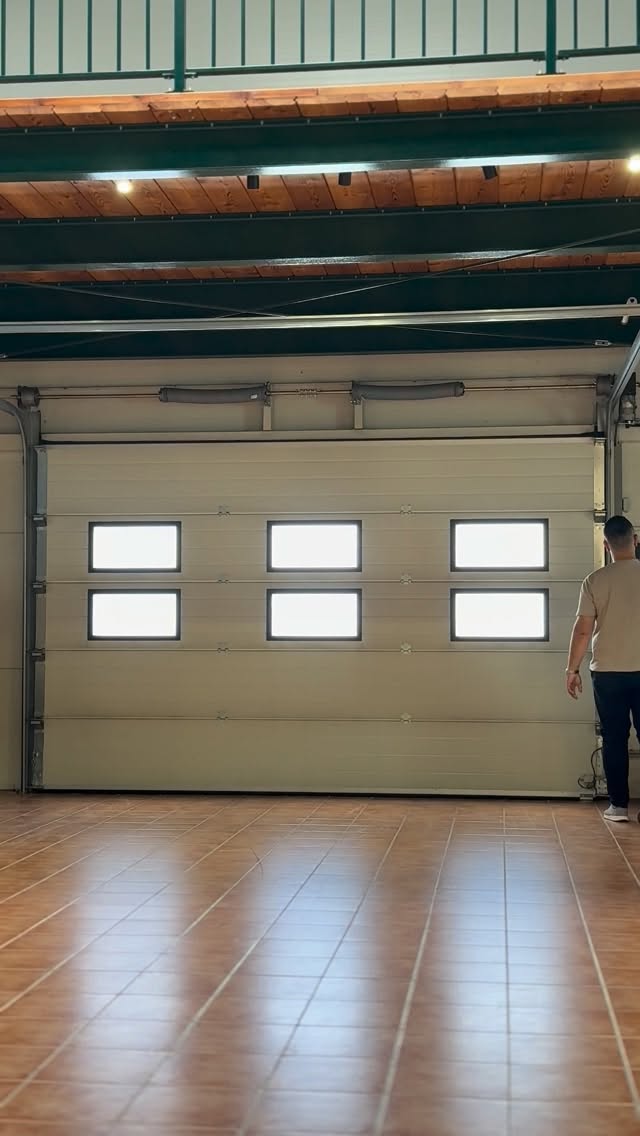 Ladies and Gentlemen ich präsentiere das bis dato stärkste Auto bei Clever Cars ❤️😎
Ich behaupte:
99 % der Leute würden nach einer Probefahrt nicht mehr in ihr eigenes Auto steigen wollen. 😅
Der Audi RS6 Performance macht aus jeder Auffahrt eine Start-Ziel-Gerade. 🖤🔥
Hand aufs Herz:
Wer würde sofort eine Probefahrt machen? 🙋♂️👇