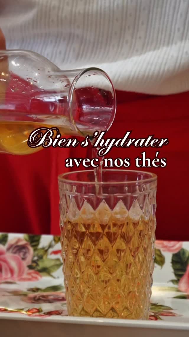 Quelle est votre boisson préférée pour rafraîchir ? 🌞🧊
Quand les températures grimpent, bien s’hydrater devient essentiel. Et pour changer de l’eau nature, découvrez nos thés, infusions et eaux de fruits à infuser à froid 🌿🍑🍋
✨ Gourmands, rafraîchissants et pleins de saveurs, ils vous accompagnent tout au long de la journée
💚 Une façon simple de boire davantage tout en se faisant plaisir tout en étant économique
Passez à la boutique pour découvrir nos mélanges préférés de l’été 🫖🌞🌿
📍27 rue Marceau à Tours
🛍 boutique en ligne (lien en bio)
#betjemanandbarton #hydratation #theglace #astucesante #toursmaville