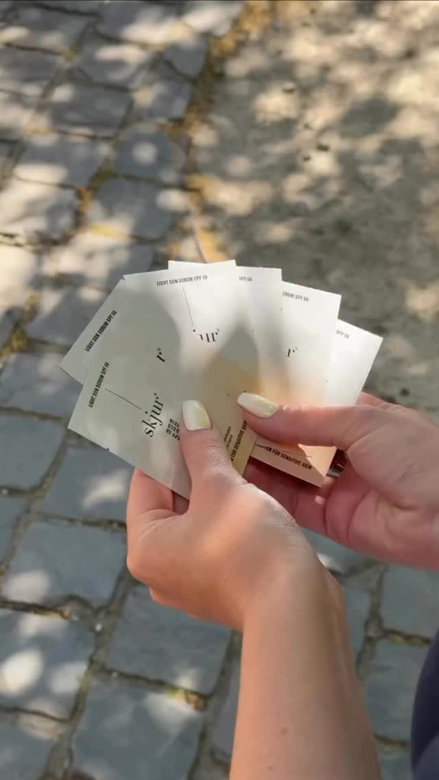 ☀️ Protect responsibly.
Sonnenschutz ist nicht nur für den Strand.
Auch auf dem Weg zur Arbeit, beim Spaziergang oder beim Kaffee in der Sonne ist deine Haut UV Strahlen ausgesetzt.
Deshalb möchten wir Sonnenschutz einfacher machen. Leicht, angenehm und selbstverständlich.
Deine Haut wird es dir danken. 💛
#skjur #sonnenschutz #hautpflege #lsf50