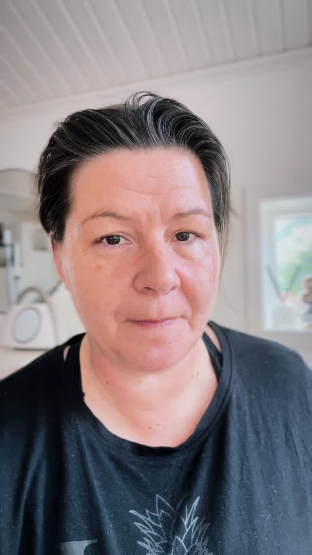 Varje liv på jorden har ett värde och det är sin rättighet och skyldighet att leva livet efter hur ditt hjärta slår.
Stå aldrig och vänta på tillåtelse. Vänta aldrig in någon annans klartecken. Lev livet och gör det levande.💫
Kärlek💚
Veronica
Om du känner att det är dags att gå djupare än symtom och strategier. Gå till www.veronicadurango.se
#soulandpathfinding#livet#life#lev#självkärlek