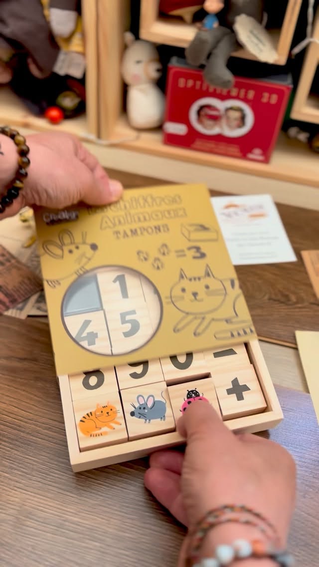 Ma da bambini avete mai giocato con i timbri? Pensavate che non esistessero più? Naaaaaa…
Buona giornata dalla Bottega dei #giocattoli di una volta 😊
-
#magoriumgiocattoli #giocattolivintage #giocareèunacosaseria #gatto
-
Link in bio se vuoi comprarli nel mio Emporio online
