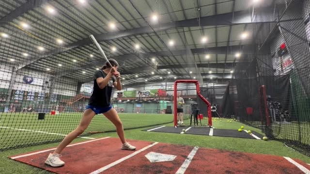 Lillie getting her cage work in heading into her summer season 👏🏻🥎
#cside #softball
