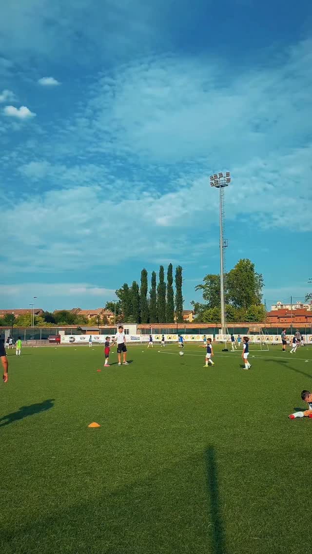 ⚪️🔵 Il tuo percorso nel calcio può iniziare oggi.
Il Chisola Calcio apre le porte a tutti i giovani calciatori che desiderano crescere in un ambiente organizzato e orientato alla formazione sportiva e personale.
Gli Open Day rappresentano l’occasione ideale per conoscere da vicino il nostro metodo di lavoro, i nostri tecnici e la grande famiglia Chisola.
📞 Vuoi partecipare o ricevere maggiori informazioni?
Contattaci al numero 349 389 8423 / 011 965 3890 e saremo felici di aiutarti a trovare il percorso più adatto.
Ti aspettiamo in campo.
#wearechisola #chisolayouth