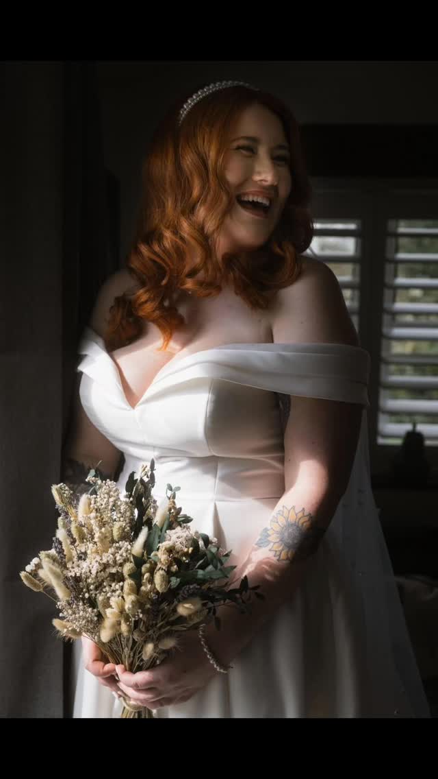 More lovely wedding photograph from a wedding I put together in April 😍
Big congratulationd to you both 🥰
#liverpoolflorist
#driedflowerbridalbouquet
#liverpoolsmallbusinesses
#driedflowerwedding
#driedflowers