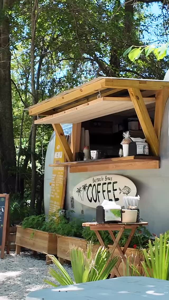 An iced coffee and one of Hilton Head’s newest local hangouts. ☕🌴
Whether you’re fueling up before a beach day or winding down after exploring the island, Barnacle Brews is the kind of spot that keeps locals coming back. Great coffee and vibes that never get old.
Have you stopped by yet? 👇
#HiltonHeadIsland #HiltonHeadSC #BarnacleBrews #LowcountryLiving