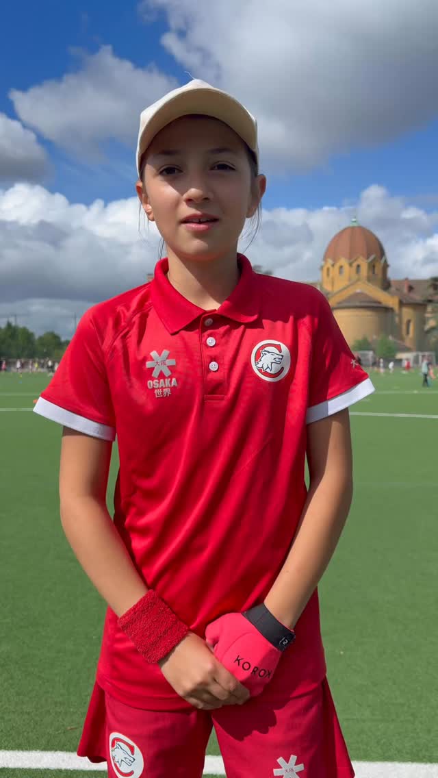 🏑 SOUVENIR DU 8ÈME TOURNOI SCOLAIRE ! 🏑
Retour en images sur une journée de folie au Stade de La Plaine ! Le vendredi 5 juin dernier, le Hockey Club Charcot a eu le plaisir d’accueillir les classes de CE1, CE2, CM1 et CM2 pour une édition mémorable. ✨
Un immense BRAVO aux élèves des écoles :
🏫 Les Minimes
🏫 Saint Charles de Tassin
🏫 Chevreul
Au programme : du beau jeu, des rires, un pique-nique au soleil et une ambiance de folie jusqu’à la remise des prix ! 🏆 Merci aux enfants pour leur fair-play, ainsi qu’aux enseignants et accompagnateurs.
Montez le son et revivez les meilleurs moments avec nous ! 🎬👇