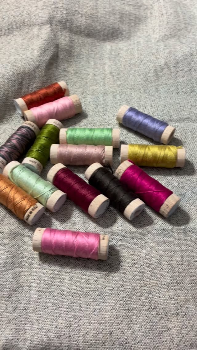 New thread alert!
Stranded cotton, or floss, in beautiful vintage colours ❤️
The variegated mocca/black is attracting my attention ❤️
Aurifil threads from Italy, are to date the smoothest thread I have ever used. If you like a gliding thread, this is it.
These threads have six strands, use as many as you like ❤️
@aurifilthread
#handembroidery #embroiderythread #haberdashery