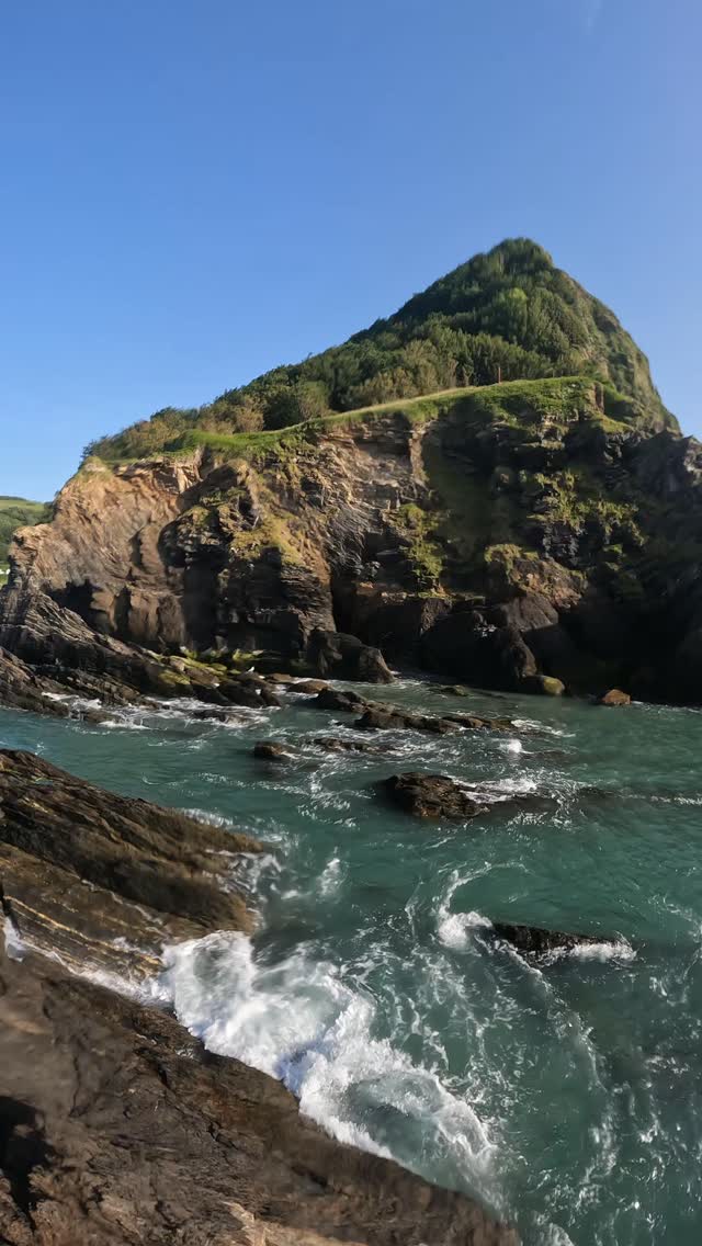 The weather is looking beautiful for this weekends coasteering adventures ππ€.
Public sessions capped at 6 people and private adventures for groups of 6+, including go pro footage ππ
Don't miss out, book now ππ€
#northdevon #coasteering #ukadventures #outdoors #weekend