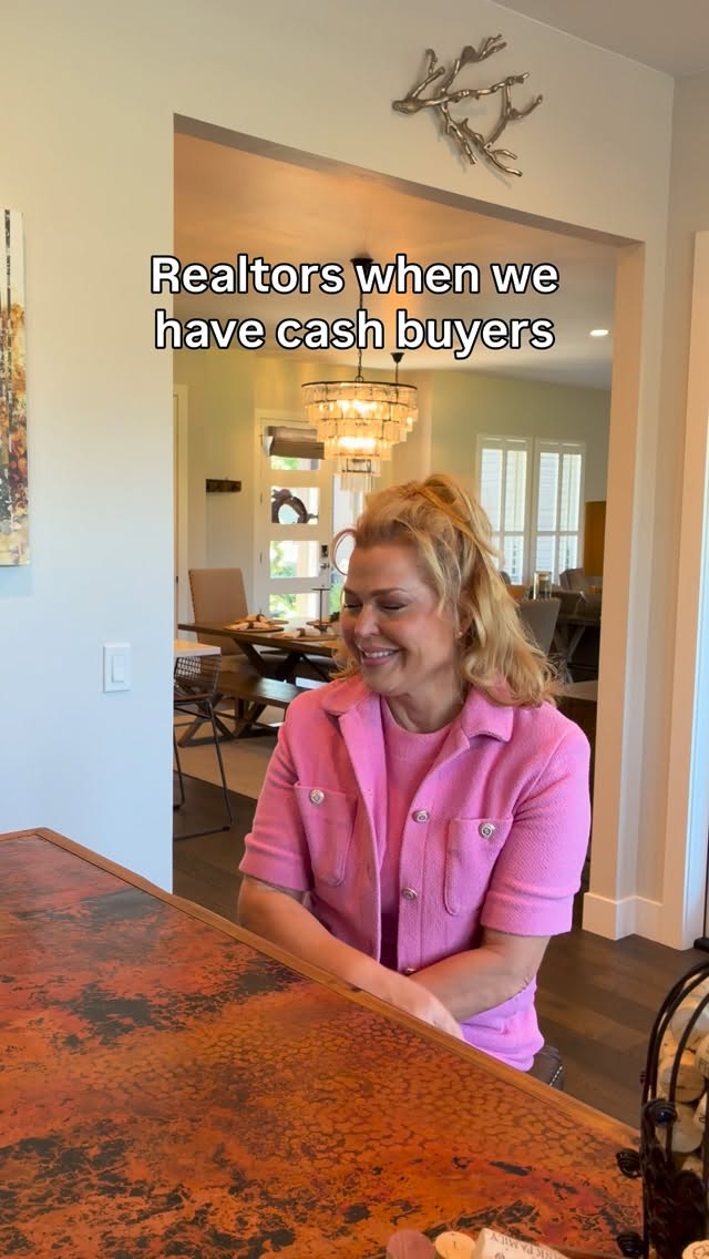Realtors when we have Cash buyers 😂
Hi, I’m Annie. Want to scale your business, grow online, and stop overthinking content? Comment GLITTER for my free content guide💌
#memes #realestatememes #realtormemes #realestatehumor