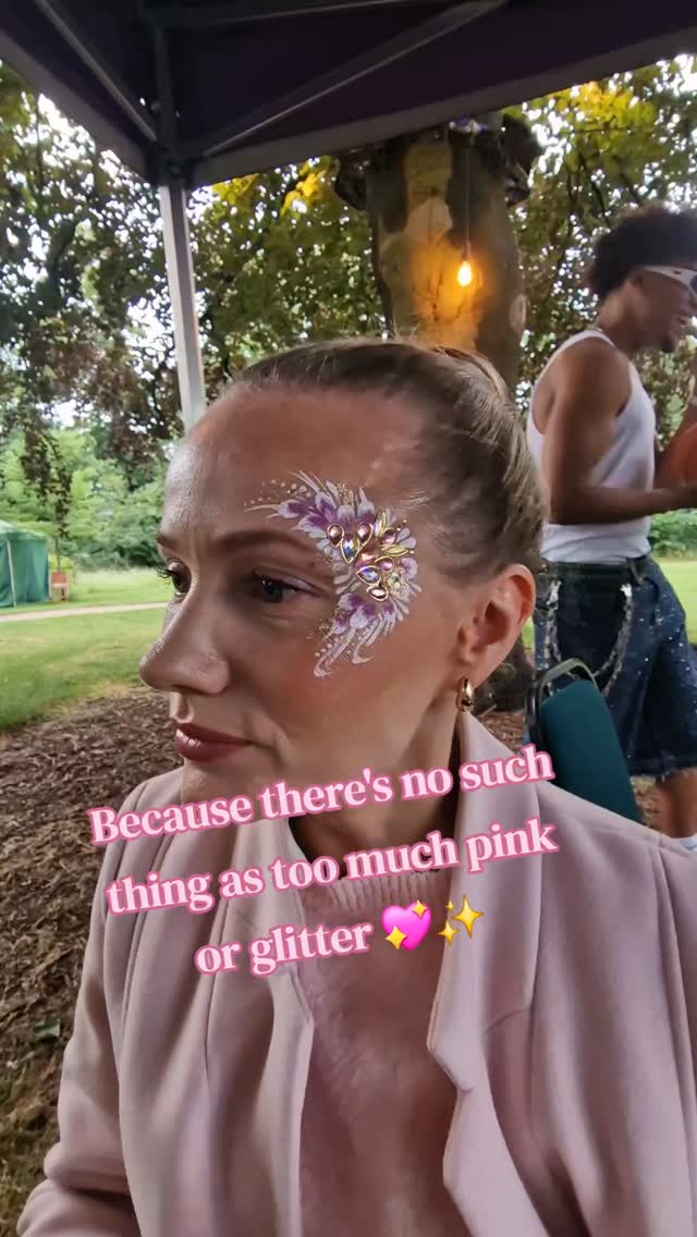 Pink,pink and more pink!
.
#facepaint #corporateevents #londonfacepainter #facepaintlondon #glitterbar