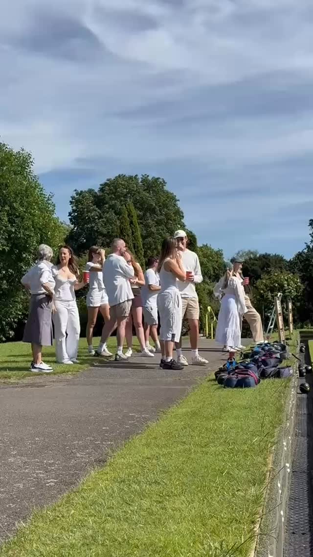 When the weather is like this, I can’t think of a better way to spend an afternoon! On the Heath, in the sunshine, with your friends. Wearing white is optional! Our public bowling is run by our volunteers and the money raised goes towards supporting the not-for-profit club. We love sharing our little square of heaven so people get to experience what we love about bowling. If you fancy a go, get in touch by email or on our website.
#lawnbowlsforlife #parliamenthillbowlsclub #hampsteadheath #parliamenthill #thatshowweroll