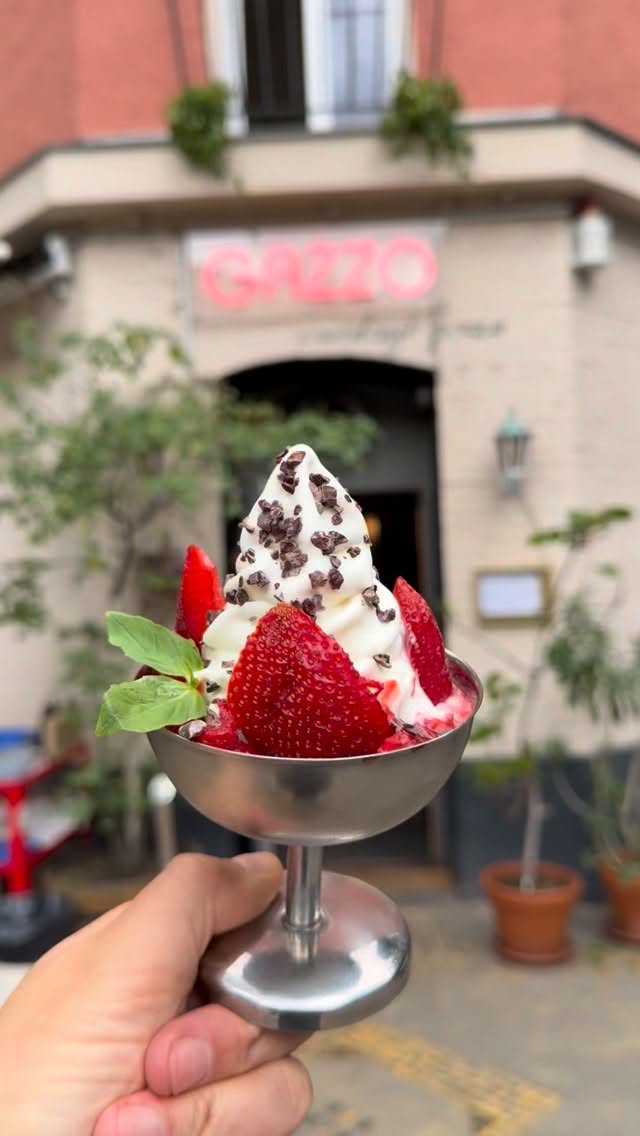 🐃🍓🍦Buffalo soft serve and strawberry special
Macerated strawberries from Karl’s Erdbeerhof, cocoa nibs, creamy buffalo soft serve.
On the menu now ❤️
