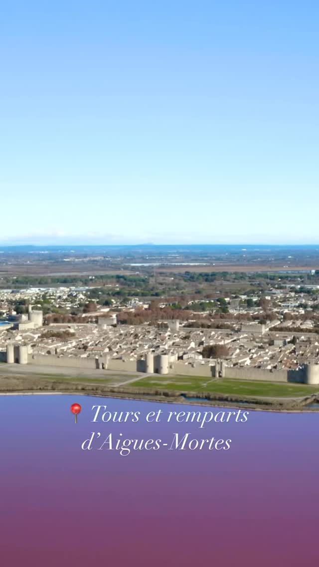 When nature faces history Incredible show: in summer, the water from the salts that surround the @toursremparts.aiguesmortes turns pink! 💕
Go to the assault of this 13th century fortress and walk its 1640 meters of medieval ramparts in Camargue 🏰
@lecmn