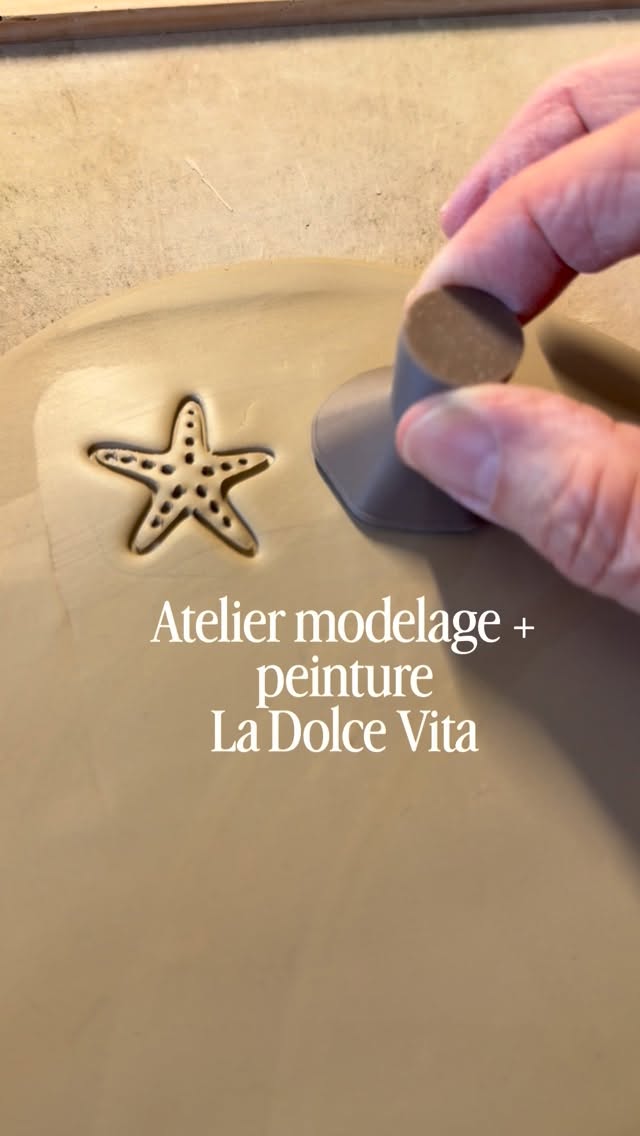 Atelier modelage + peinture • La Dolce Vita
Plongez dans l’ambiance de la Dolce Vita et créez vos propres pièces en argile inspirées de l’été méditerranéen.
Citrons, olives, coupelles et autres formes ensoleillées vous attendent pour un moment créatif et convivial. 🍋
•mardi 21 juillet 19h à 21h30
•dimanche 9 août 15h à 17h30
Tarif 75€ - materiel, cuisson et spritz sans alcool inclus 🍹
Réservations sur le site
