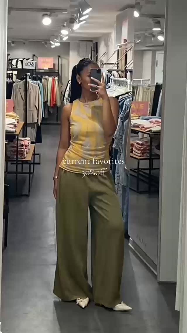 Want more? 👀
Join us this Wednesday at 6:00 PM for our INSTAGRAM LIVE and discover all the sale pieces waiting for you.