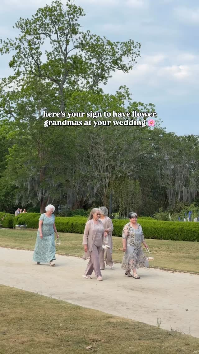 Don’t have any littles to add to your processional? Just ask Grandma! 💕🌸
For more untraditional ideas to make your wedding more ✨you✨ contact us at directmydaycharleston.com.
-
Planning | @directmydaycharleston @calhrhodeevents
Assistants | @bridgettecatheralweddings
Venue | @boonehallweddings
Photography | @haileyhaggardphoto
Videography | @jaquantaefilmandco
Florals | @florabyhannah
Catering | @hambycatering
Bar | @brandbarsandevents
DJ | @djsof843 @copp1n
Live Music | @charlestonelitemusicians
H&MU | @theduostop
Rentals | @curatedeventscollective
Drapery | @drapemyday
Lighting | @charlestonglowco
Photobooth | @dreamdaycharelston
Bride | @j.amhaus
Groom | @i.amhaus