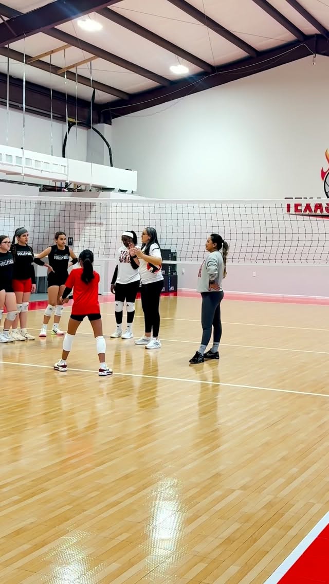 ❤️🔥 Words of wisdom from @coachjessica.txflames ❗️ Playing time might not be as complicated as you may think!
💯 The best passers will end up on the court the most! 🔥 SERVE RECEIVE is number one for several positions! Other skills are of course important, but everything starts with a pass! #volleyballskills #texasflamesvolleyball #volleyballclub #volleyball #volleyballplayer
