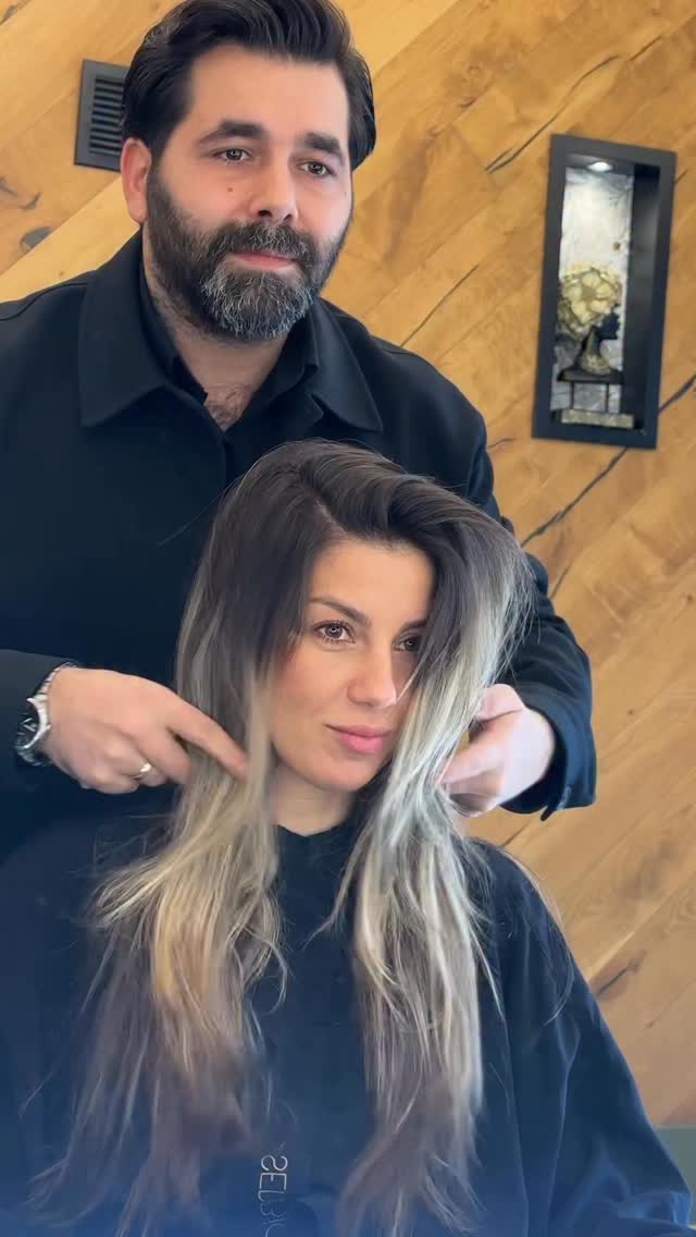 Face Light Ombre
Yüz çevresine ışık veren, doğal bir aydınlatma tekniği. Kontürü saçla verdik.
Sedat Biga Bakım Ritüeli
Saçı içten güçlendiren, nem ve parlaklık kazandıran özel bakım. Kırık görünümünü toparladı.
Kesim
Yüz şekline ve saçın düşüşüne göre planlandı. Hafif katlarla hareket kattık.
Sonuç: Sağlıklı, ışıklı, şekli bozulmayan saç.
#HairArtist #FaceLight #SedatBiga #SacKesimi