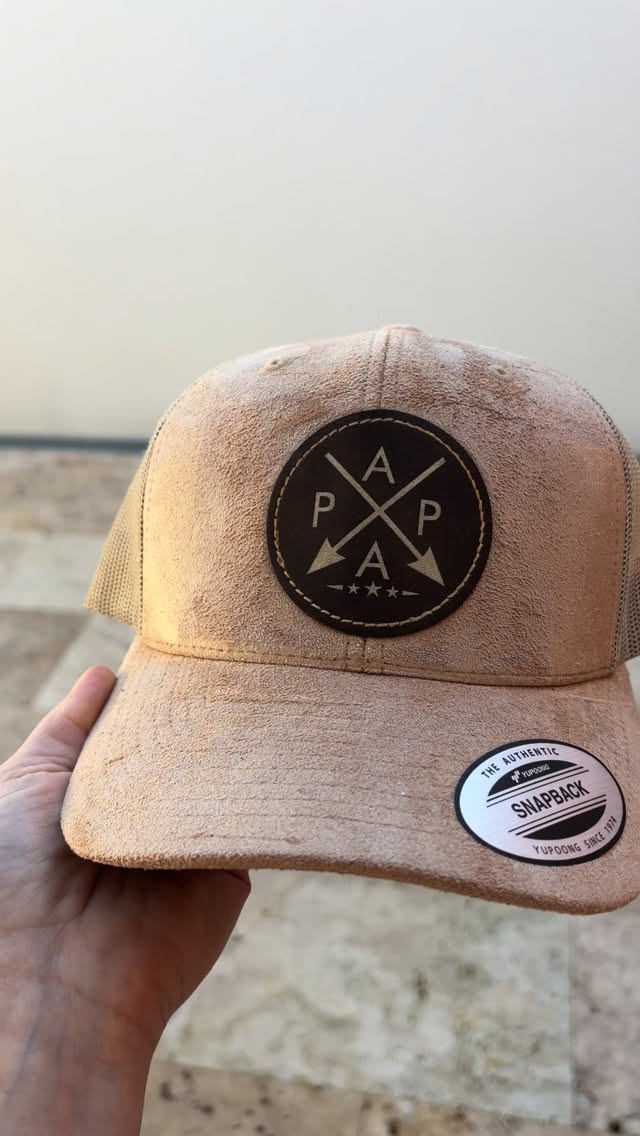 Il y a des cadeaux qui font simplement sourire.
Une casquette personnalisée, choisie avec le cœur… et pensée rien que pour lui❤️
_____
✨ Boutique d’Esmée
👚 Flocage t-shirts & objets personnalisés
🧢 Casquettes • mugs • sacs
👰 EVJF • EVG • événements
📍 Narbonne | 📦 France
#cadeaupersonnalisé #narbonne #casquettepersonnalisée #fêtedespères