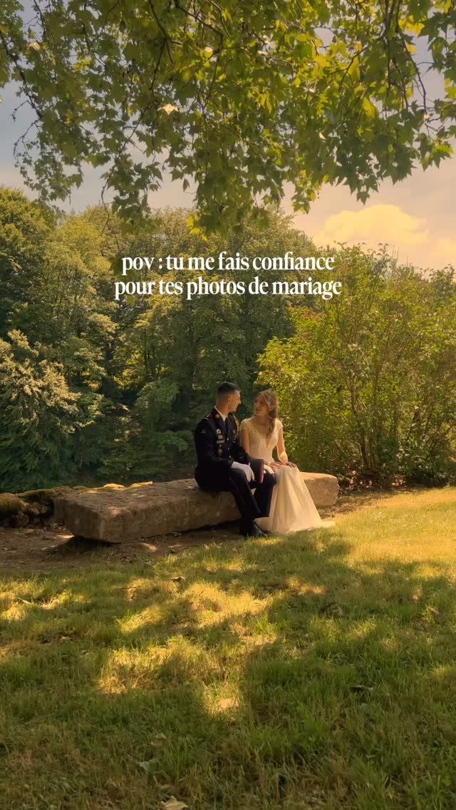 Je suis Doriane, photographe de mariage en Gironde et en Dordogne 💍
J’accompagne les couples qui souhaitent garder des souvenirs sincères et remplis d’émotions de cette journée unique.
Mon approche ? Capturer les petits détails, les regards complices, les éclats de rire et tous ces instants que vous aurez envie de revivre encore et encore.
À travers mes images, je raconte votre histoire avec naturel, douceur et authenticité.
Si vous rêvez d’un reportage qui vous ressemble, je serais ravie de vous accompagner dans cette belle aventure ☀️