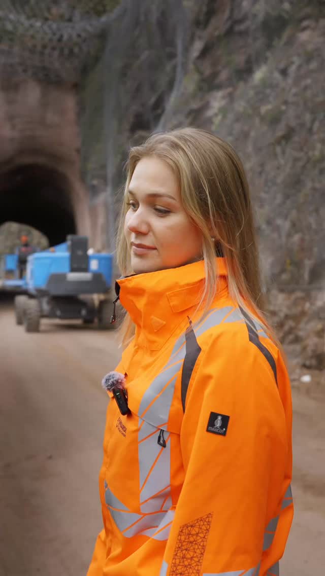 Zwischen zwei Tunneln entsteht aktuell eine neue Steinschlag-Schutzgalerie für die AG Albtal. 🏗️
Wir freuen uns, Teil dieses wichtigen Infrastrukturprojekts zu sein. 💪
#bombardi #tiefbau #spezialtiefbau #baustelle #steinschlag