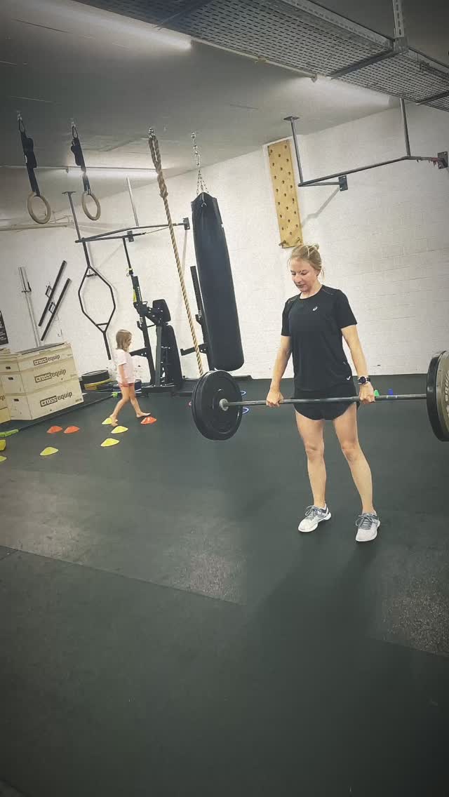 CrossFit ist für alle. Alles ist anpassbar auf dein Fitnesslevel. Du musst nicht fit sein um anzufangen. Du musst anfangen um fit zu sein☺️😅😇😎✅🚀
#fitness #crossfitbaar #crossfitbaarfamily #baar #zug
