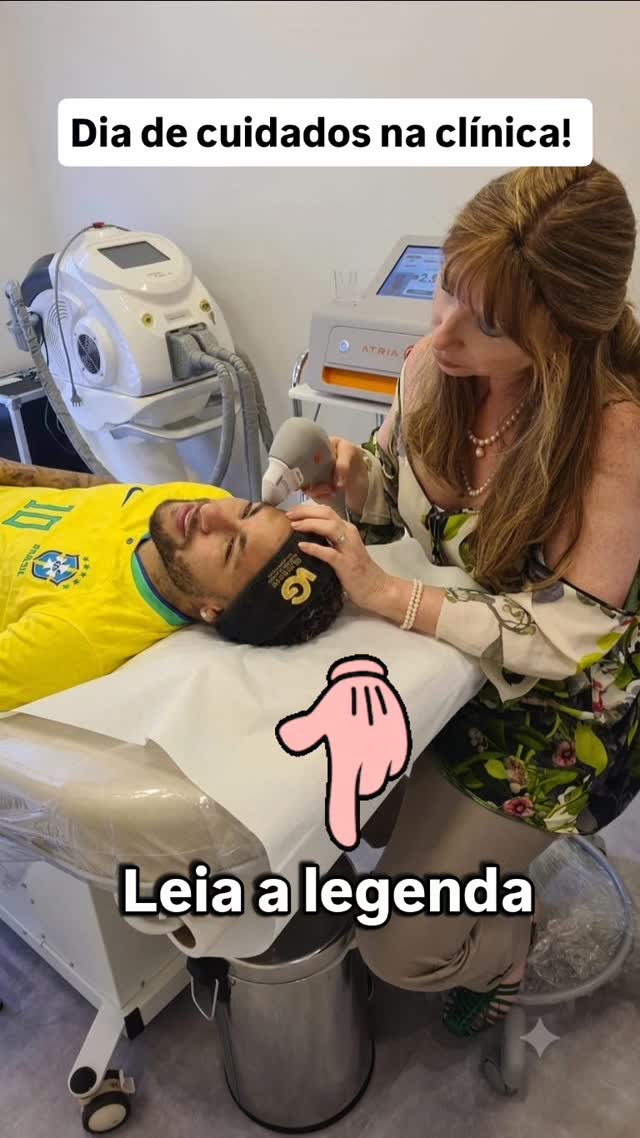 Todo craque tem um time por trás. ⚽💛
✨️O dele entra em campo hoje às 19h.⚽️
🌸O nosso cuida de quem quer chegar inteiro — por dentro e por fora — na melhor fase. 😄
(sim, é a trend... não resistimos!)
Brasil x Marrocos, estreia da Copa. Tamo junto! 🇧🇷
#vaibrasil🇧🇷 #torcidaquecantaevibra #CuidadosComAPele #selecaobrasileira