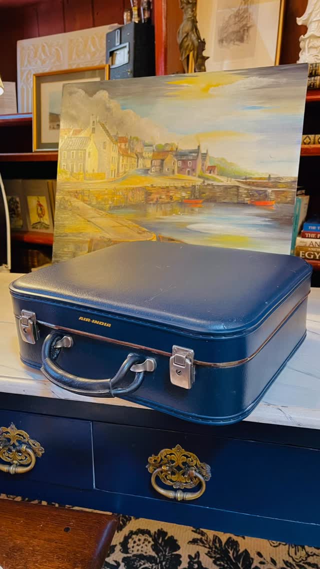Something for aviation enthusiasts, authentic 1960’s Air India Cabin Crew Case.
Clean condition throughout, Goodwood Revival ready!
#aviation #greatbritishrevivals #goodwoodrevival
