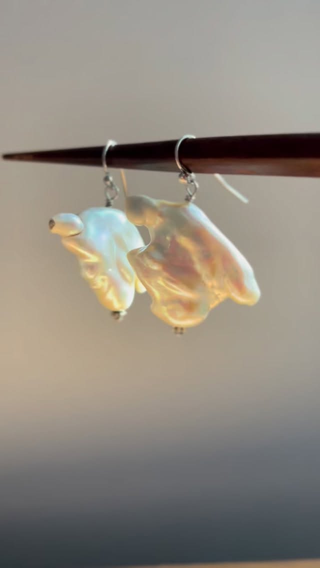The funkier the pearl the better. Who else is with me? ✨
These Keshi pearl earrings are a true masterpiece of nature. One-of-a-kind, each pearl has its own distinct shape, never to be repeated. Keshi pearls don’t have a nucleus, they are all made of nacre and have a high luster with unpredictable fluid shapes.
✨
Message me for details.
.
.
.
.
.
#mejiajewelry #wearitingoodhealth #madeinnewyork #longislandjewelry #pearlgirls