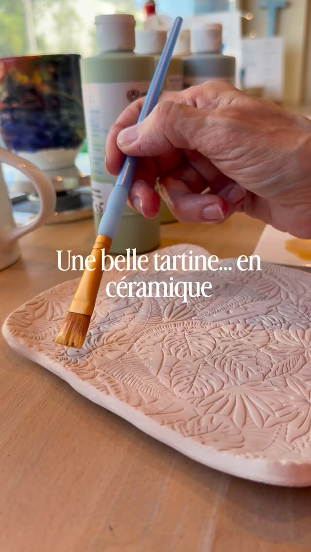 🍞🌿 Une belle tartine haute en couleur 🌈
Ces jolies assiettes sont disponibles à peindre chez Planète Céramique.
Venez choisir vos couleurs et laissez libre cours à votre créativité !
📍 Nous sommes ouverts :
• les mercredis, vendredis et samedis de 14h à 18h30
• le premier dimanche de chaque mois de 10h à 12h30
On vous attend ! ✨