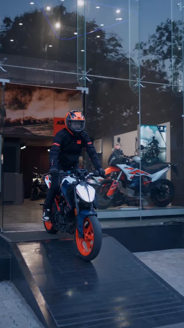 The streets are about to meet their match.
Powered by a spirited 160cc engine, loaded with premium technology, and built around KTM’s iconic trellis frame, the KTM 160 Duke is engineered to command every ride.
Bring home the thrill starting at ₹1.86 Lakhs, with EMIs starting from just ₹3,499*.
#KTM #160Duke #GetDuked #ReadyToRace
.
.
KTM Husqvarna Adyar