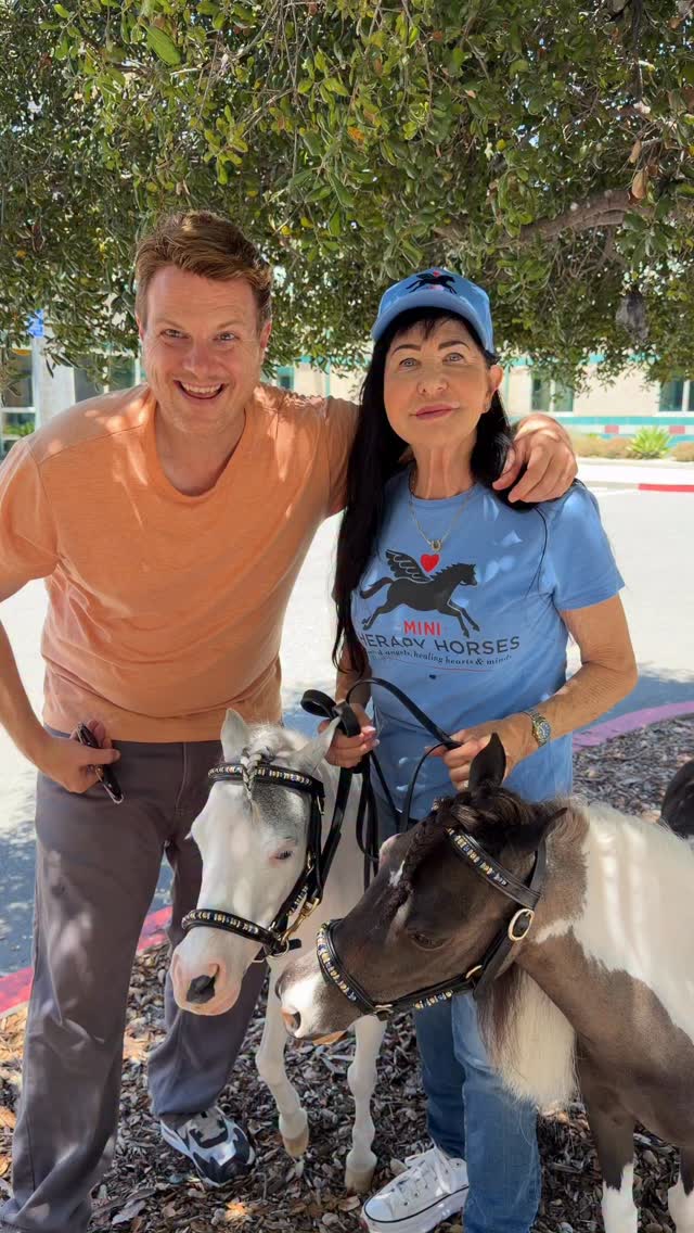 After our visit at West LA College Child Development Center we met Hank Watt and his adorable baby who happened to walk by while we were hydrating our minis before heading home. We had a wonderful conversation and it became clear we are like minded and would like to team up in some way. Hank and his partner Chef Juliano Bonanni co-own Natures Wild Berry and secured a partnership on Shark Tank with Mark Cuban and Lori Greiner. Check out their product which has many benefits and helps change the metal taste that affects cancer patients by changing it to a sweet taste. Our little video is enhanced with Hanks baby crying in the background! Sharon tried her best to console him but he only wanted his daddy! @natureswildberry @sharktankabc @sharktankmedia @sharktankglobal @mcuban @lorigreinershark @westlacollege @westlacollegechilddevelopementcenter #minitherapyhorses #horse #wellness #compassion #healing #minihorse #hope #community #comfort #love #inspire #kids #children #preschool #education @hankwatt @platinumperformance @equinebalancedsupport @starmillingco @triplecrownfeed @easycareinc