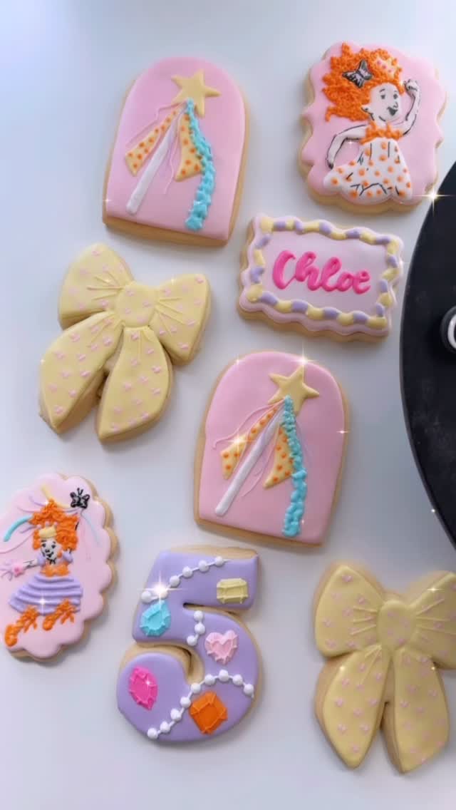 Ooo La La Chloe is turning 5 šš
.
.
.
#njbakery #customcookies #customorders #sugarcookies #fancynancycookies
