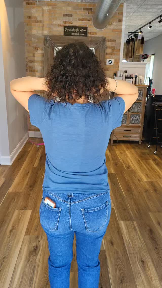 The curls are CURLING 〰️
Subtle? Yes. Significant? Also yes.
#curlyhairstyle
#curlyhairextensions
#beforeandafterextensions
#curlyhairgoals
#hairtransformation