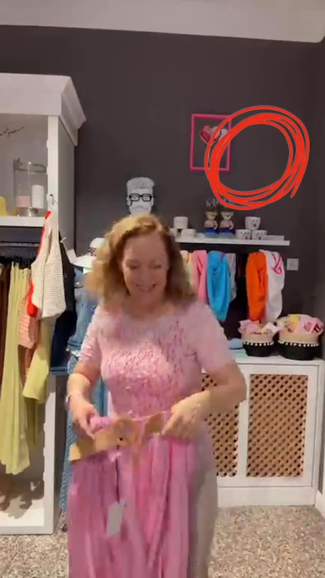 Hier ein kleiner Auszug aus meinem Hamburg-Shopping 🩷
Du möchtest nichts verpassen? Dann bleib dran und speichere Dir unseren Termin für das nächste Live Shopping 🩷
Wir haben jetzt ein wenig probiert und beschlossen, dass wir alle zwei Wochen nun donnerstags Live gehen werden.
👉 Online bestellen über paulineworpswede.de
👉 Oder Screenshot vom Lieblingsteil per Direktnachricht – wir verschicken oder ihr kommt kurz vorbei und holt ab. 🩷
📍 Pauline Worpswede · Bergstraße 26 · 27726 Worpswede · Mo–So 11–18 Uhr
#paulineworpswede #worpswede #ohapril #instagramlive #sommermode
