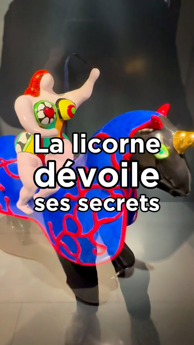 La licorne, ce n’est pas juste un poney magique version arc-en-ciel. Et le Musée de Cluny compte bien nous le démontrer avec sa nouvelle exposition « Licornes ! ». Derrière cette créature ultra populaire se cache un symbole fascinant qui traverse les siècles, les cultures et les imaginaires. Mystérieuse, sauvage, impossible à apprivoiser, elle inspire les artistes depuis l’Antiquité.
L’exposition réunit une centaine d’œuvres de toutes époques venues du monde entier. Au fil du temps, la licorne change complètement de signification. Elle peut représenter la pureté, l’amour, le danger ou même le pouvoir de guérison. Au Moyen Âge, elle devient aussi une figure religieuse et romantique.
Le clou du spectacle reste évidemment la célèbre série de tapisseries de « La Dame à la licorne », chef-d’œuvre de l’art médiéval, tissée il y a plus de 500 ans.
Aujourd’hui encore, la licorne continue d’inspirer. Elle est devenue un symbole d’inclusion, de liberté et de défense des minorités. Des artistes contemporains comme Niki de Saint Phalle s’en emparent pour parler des femmes.
Retracez l’histoire de cet animal imaginaire au Musée de Cluny jusqu’au 12 juillet 2026.
———————-
📍Musée de Cluny
28 rue du Sommerard - 75005 Paris
Ouvert tous les jours, sauf le lundi, de 9h30 à 18h15
Nocturne les 1er et 3e jeudis du mois de 18h15 à 21h
🎟️ Plein tarif : 12 € / Tarif réduit : 10 €
Gratuit pour les moins de 26 ans (UE) et pour tous le premier dimanche du mois.
#museedecluny #licorne #chimere #ladamealalicorne #parismusees