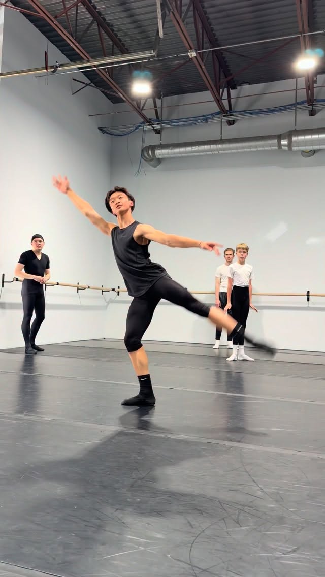 Can you name the ballet? 🧐🙋♂️
Day 2 of The Male Dance Connection’s Student 2026 Summer Intensive 💪
#themaledanceconnection #maledancer #balletdancer #ballettechnique #malevariation