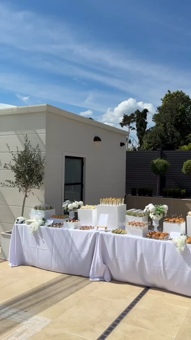 Same but different ~ showcasing our Bespoke Canapés setup, presented in distinct styles ✨
What’s included:
•2-Hour booking slot
•6 cold-canapé options per person
•Customised menu signage
•Premium supplies for decoration
•Bespoke design features tailored to your Event
•Artificial foliage/floral bouquets 💐
📧 bookings@plattersandboards.co.uk